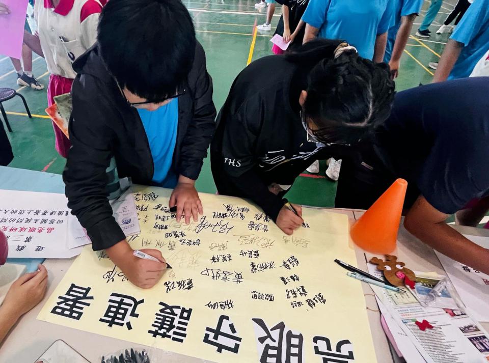 高市梓官區蚵寮國中第31週年校慶運動會 驗光師公會闖關遊戲宣導護眼知識