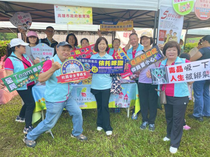 高市府澄清湖景區升旗健走歡慶114年中華民國生日 教育局宣導拒毒反詐全民國防