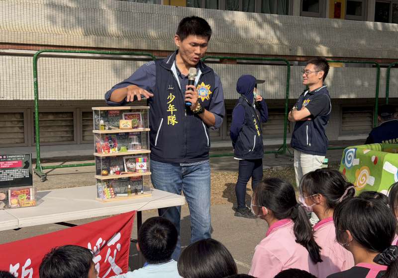高市警局少年隊等4單位前進三民區光武國小 闖關體驗遊戲宣導反毒、交通消防安全