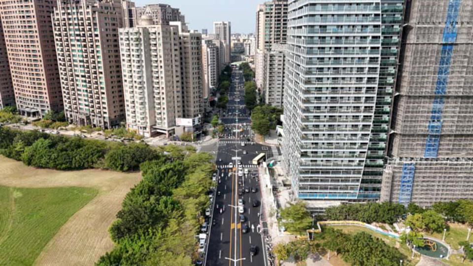 高市交通局攜手工務局重鋪幹道柏油 縮短部分路段車道新增新增左轉專用