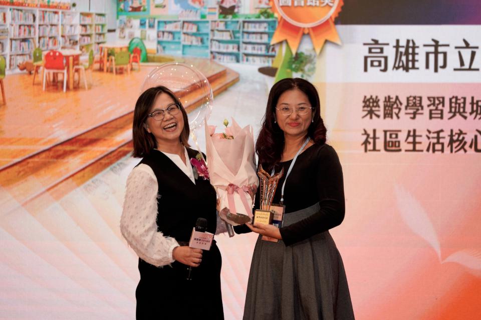 教育部第三屆圖書館事業貢獻獎 高市圖燕巢分館、企劃專員洪郁涵獲肯定