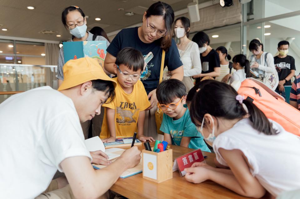 高市圖《好繪芽》繪本創作人才扶植計畫 榮膺金點設計獎標章