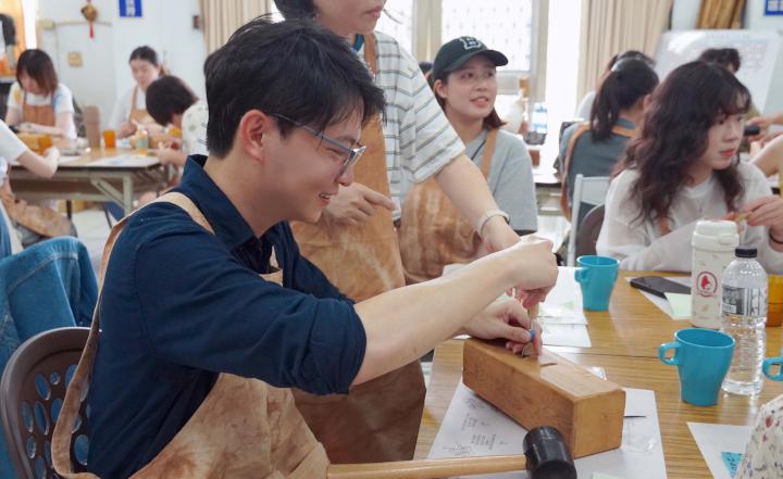 青年局114年山海探險隊系列活動 首訪旗山南勝社區認識荔枝生態手做木工調飲