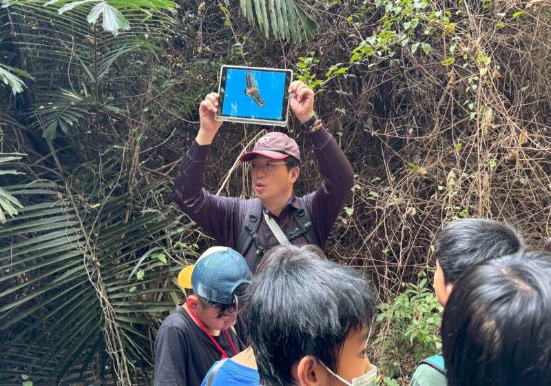 高市左營區立德國中攜手文藻外大推雙語人工智慧營隊 登半屏山認識地景生態文化