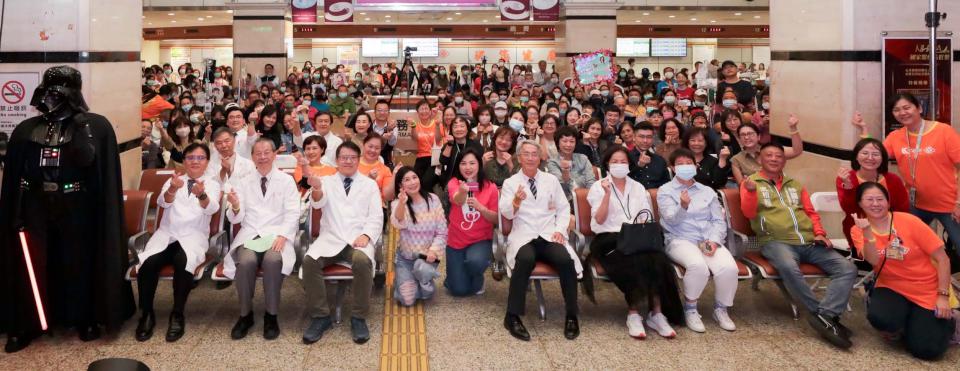 癌症希望基金會2025 年聽希望在唱歌南部首場前進高雄長庚醫院 藝人醫師獻聲響應