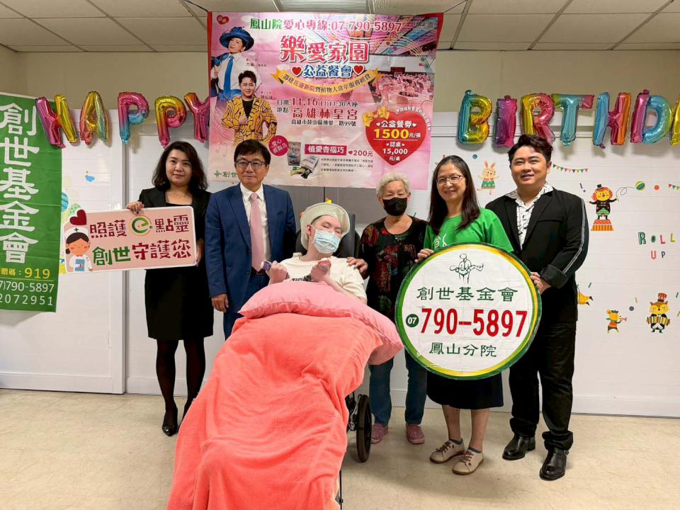 高市宴會場慰訪創世鳳山分院 贈人氣蛋糕認助公益餐券轉贈病友家庭