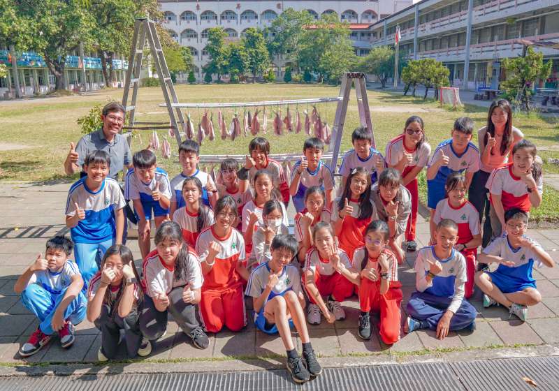 高市林園區林園國小跨域美感課程邀五星主廚 指導學生社區長者體驗實作一夜干