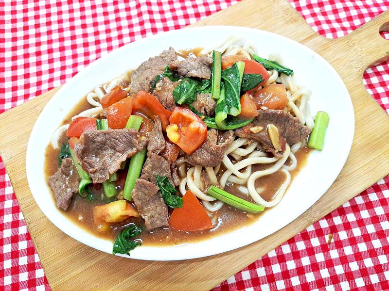 在地27 年！美味不怕巷子深       牛老三牛肉餐館 把美味與人情味端上桌