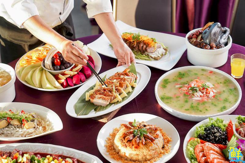 和逸飯店‧高雄中山館Cozzi THE Roof推出火雞盛宴與中西式餐飲優惠 搶攻年終聚餐市場