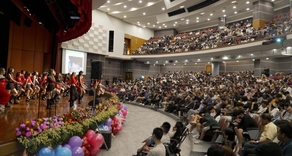 正修科大歡慶創校60週年表揚校友黃啟川、陳財佑 席開73桌宴請逾700名教職員