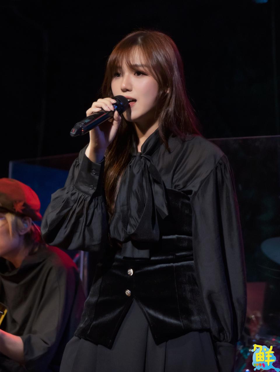 許維芳《你還在》演唱會高雄開唱 合體〈夢想藍圖〉原班人馬 逾百名到場支持