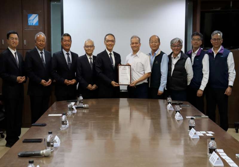 鋼鐵廠捐鍍鋅烤漆鋼捲助風災後修繕民宅 慈濟基金會辦感恩茶會