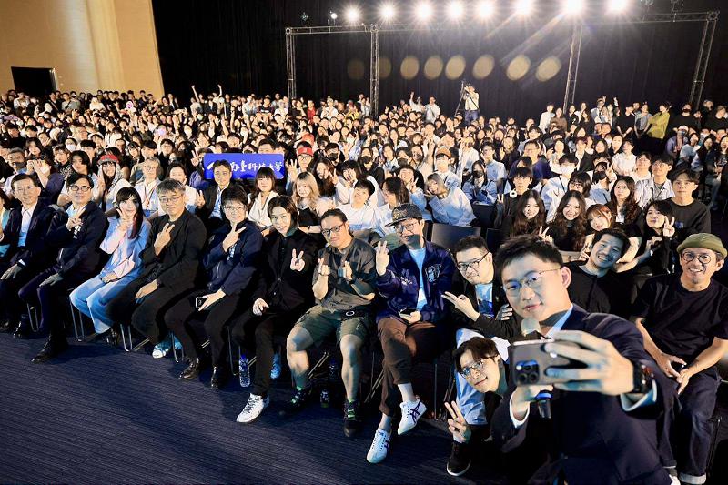 2025年放視大賞評選51獎項 陳其邁表揚最佳空間設計特別獎正修科大數媒系