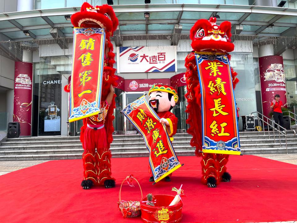 優惠殺很大！高雄大遠百週年慶開跑 同步攜手壽山動物園募集認養卡