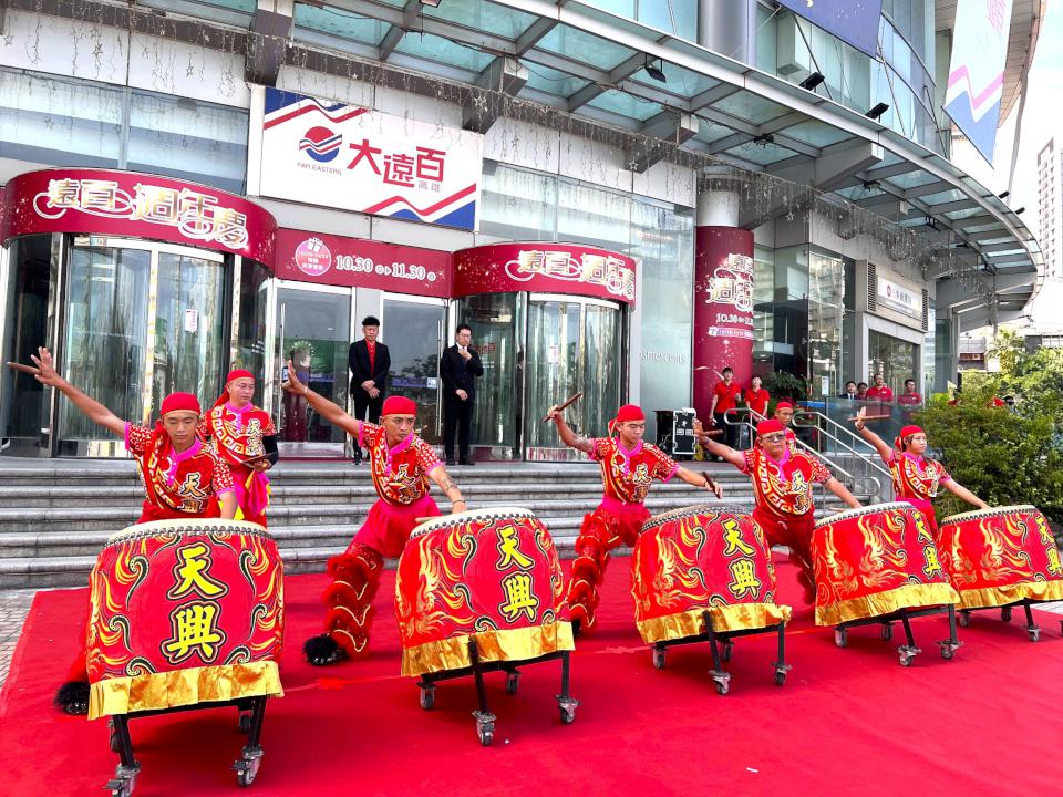 優惠殺很大！高雄大遠百週年慶開跑 同步攜手壽山動物園募集認養卡