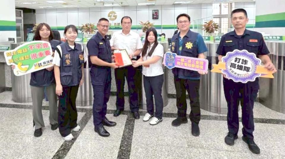 高市6旬婦險遭男網友情勒支付國際包裹費 苓雅警耐心勸說打消念頭
