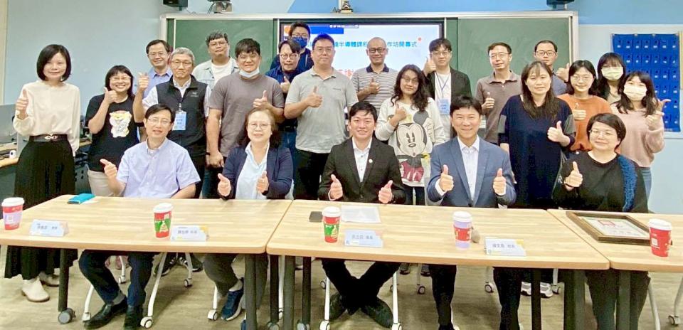 高市教育局半導體課程工作坊 高中職教師齊聚三民高中分享成果