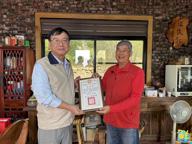 高雄榮服處接受阿蓮天聖宮遺孤認養金 扶助弱勢學子