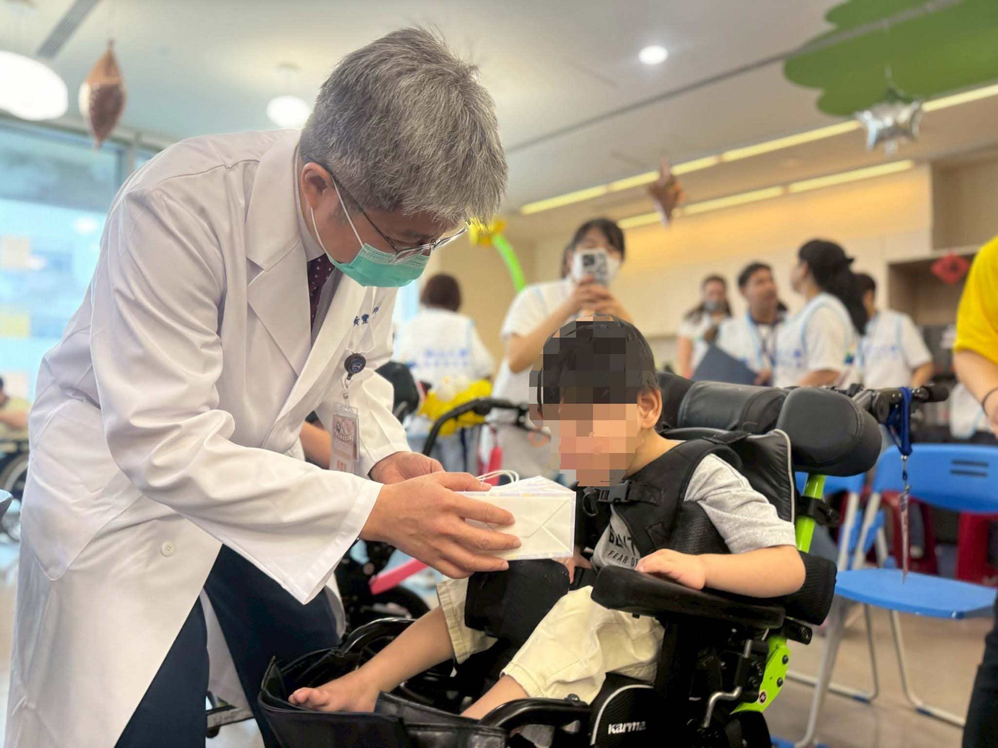 高市民生醫院等4單位前進飛象家園 推熊抱歡樂、氣球魔法嘉年華