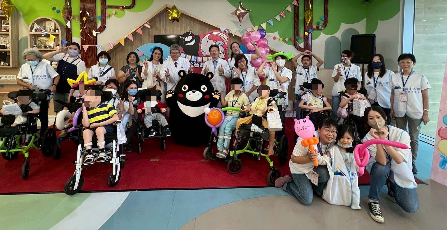 高市民生醫院等4單位前進飛象家園 推熊抱歡樂、氣球魔法嘉年華
