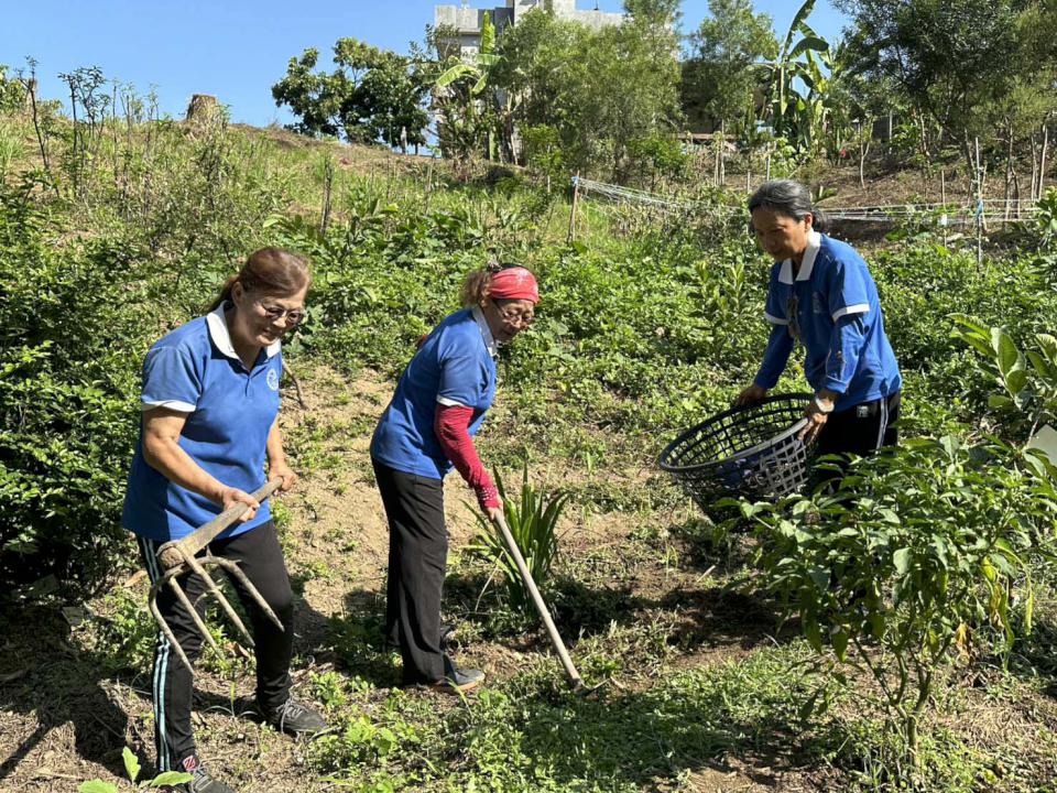 輔英科大樂齡大學志工陳李月娥 領先全台科大榮膺教育部第7屆志工奉獻獎