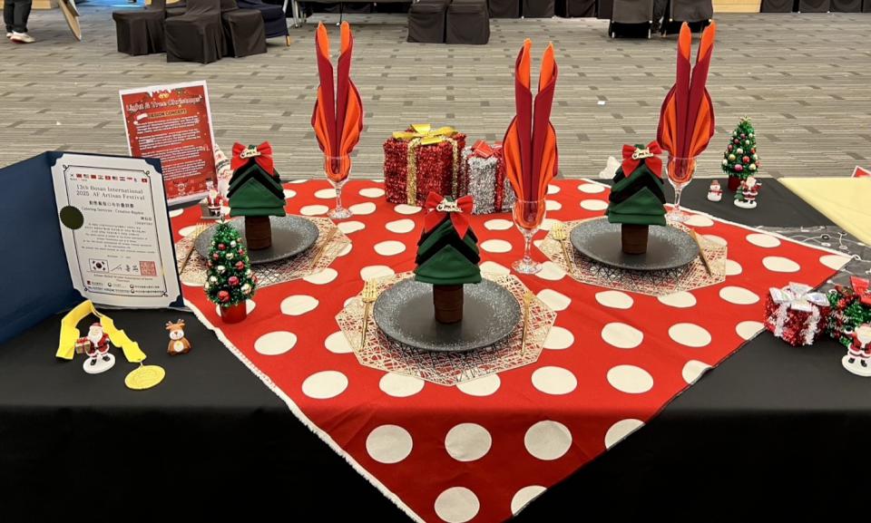 2025釜山技能人賽 樹科大餐烘系師陳鈺茹《光樹聖誕》創意口布奪金