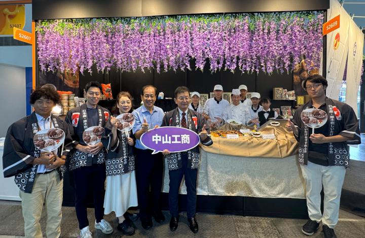 日本前進2025年高雄國際食品展介紹國產原木乾香菇 中山工商餐飲科演示4創意料理