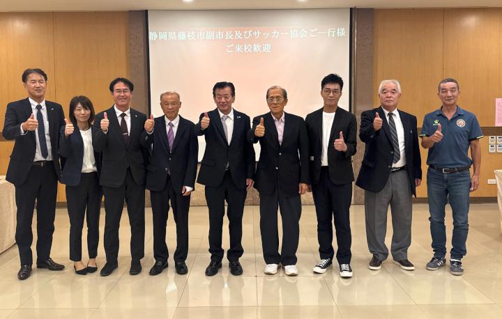 日本前進2025年高雄國際食品展介紹國產原木乾香菇 中山工商餐飲科演示4創意料理