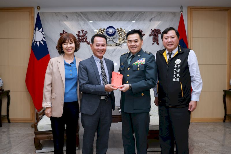 敬軍團慰問陸軍司令部　感謝國軍堅守戰備守護家園