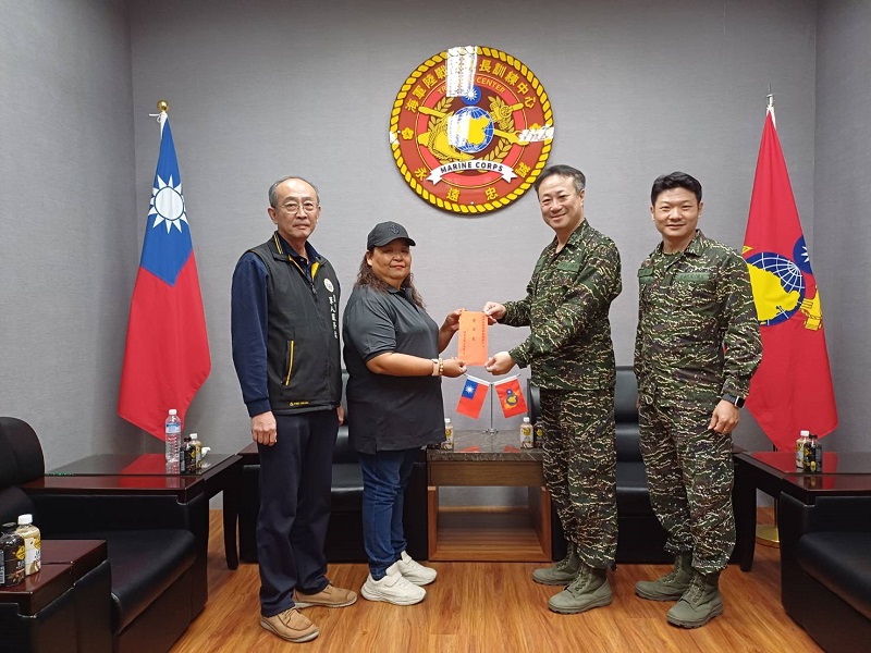 國香喜宴企業社前往海軍陸戰隊專長訓練中心敬軍慰問。