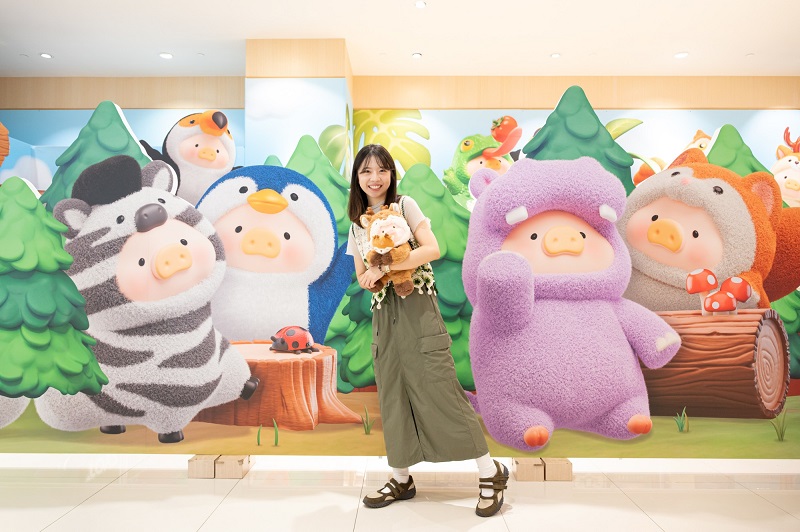 罐頭豬LuLu「動物大狂歡,即日起進駐高雄統一時代百貨 80cm長頸鹿巨型公仔霸氣亮相 可愛豹Lu玩偶高雄場限定開賣