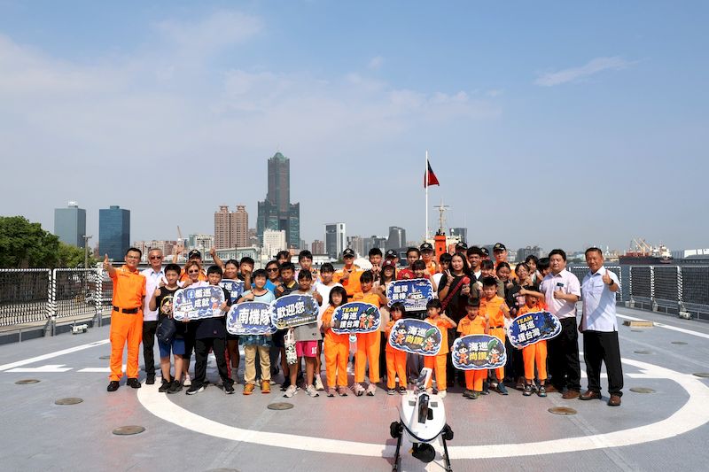 海巡暖心迎海洋日 六龜育幼院院童登上雲林艦體驗海洋教育