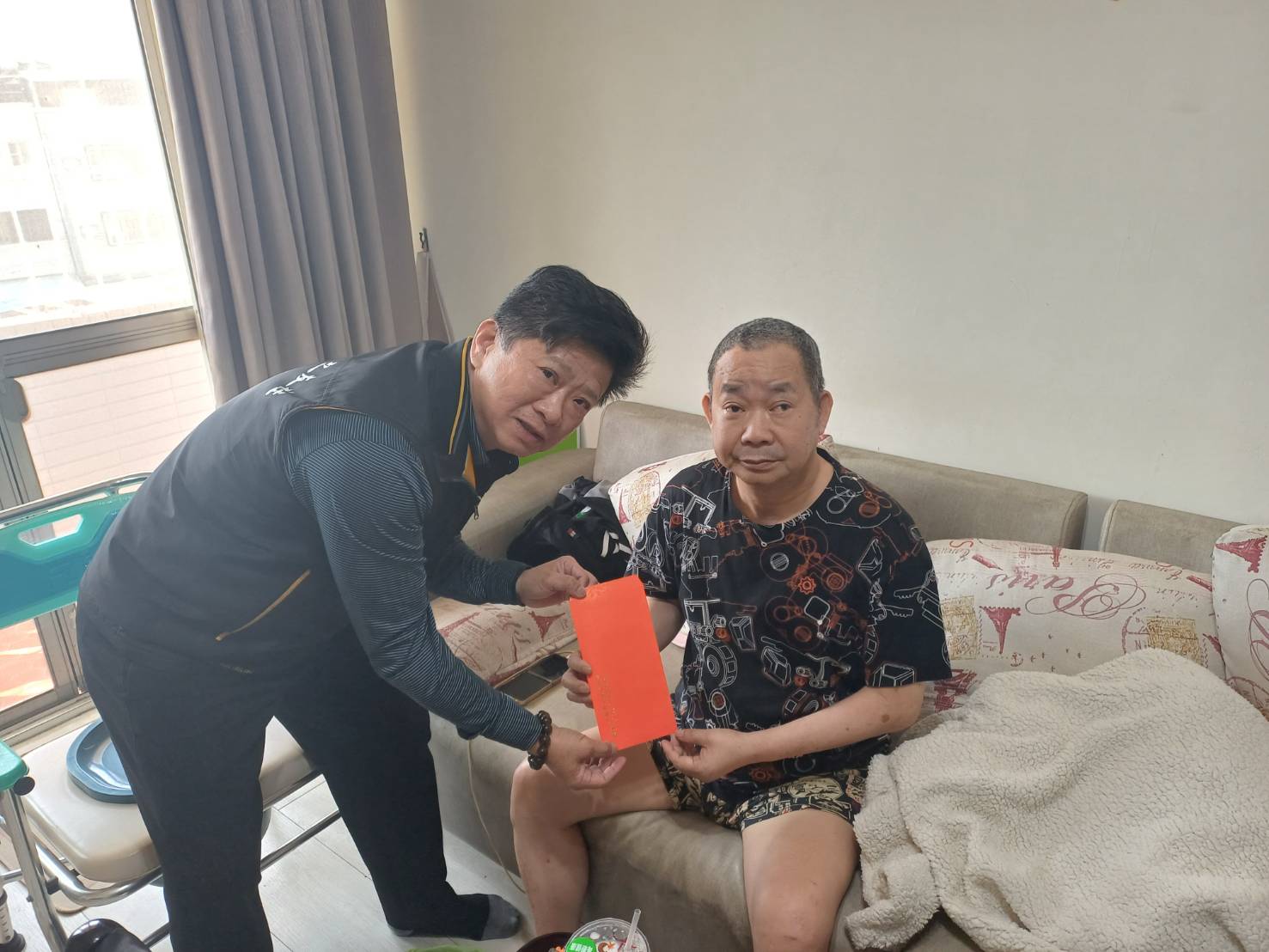 高雄軍友站暖心關懷不停歇 吳俊一深入營區、家訪慰問官兵與眷屬