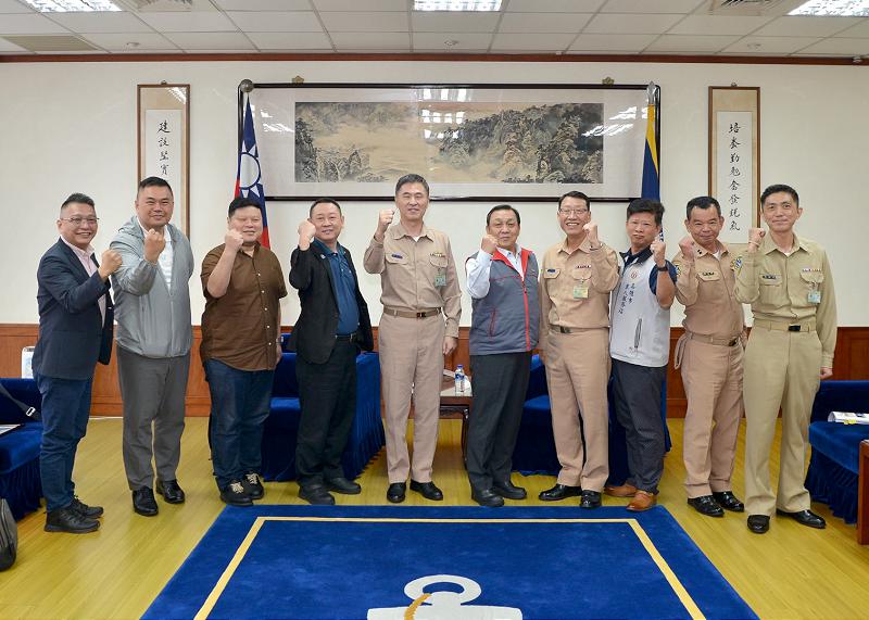 響應企業敬軍理念　  高雄企業團體前進海軍司令部表達敬意