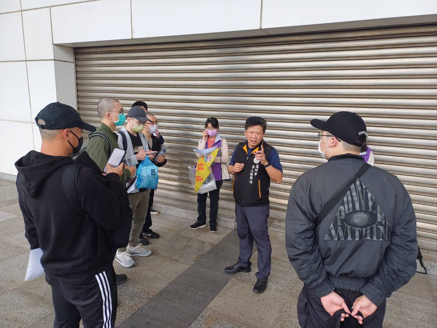 新左營站溫馨歡送　高雄軍人服務站關懷海軍役男入營