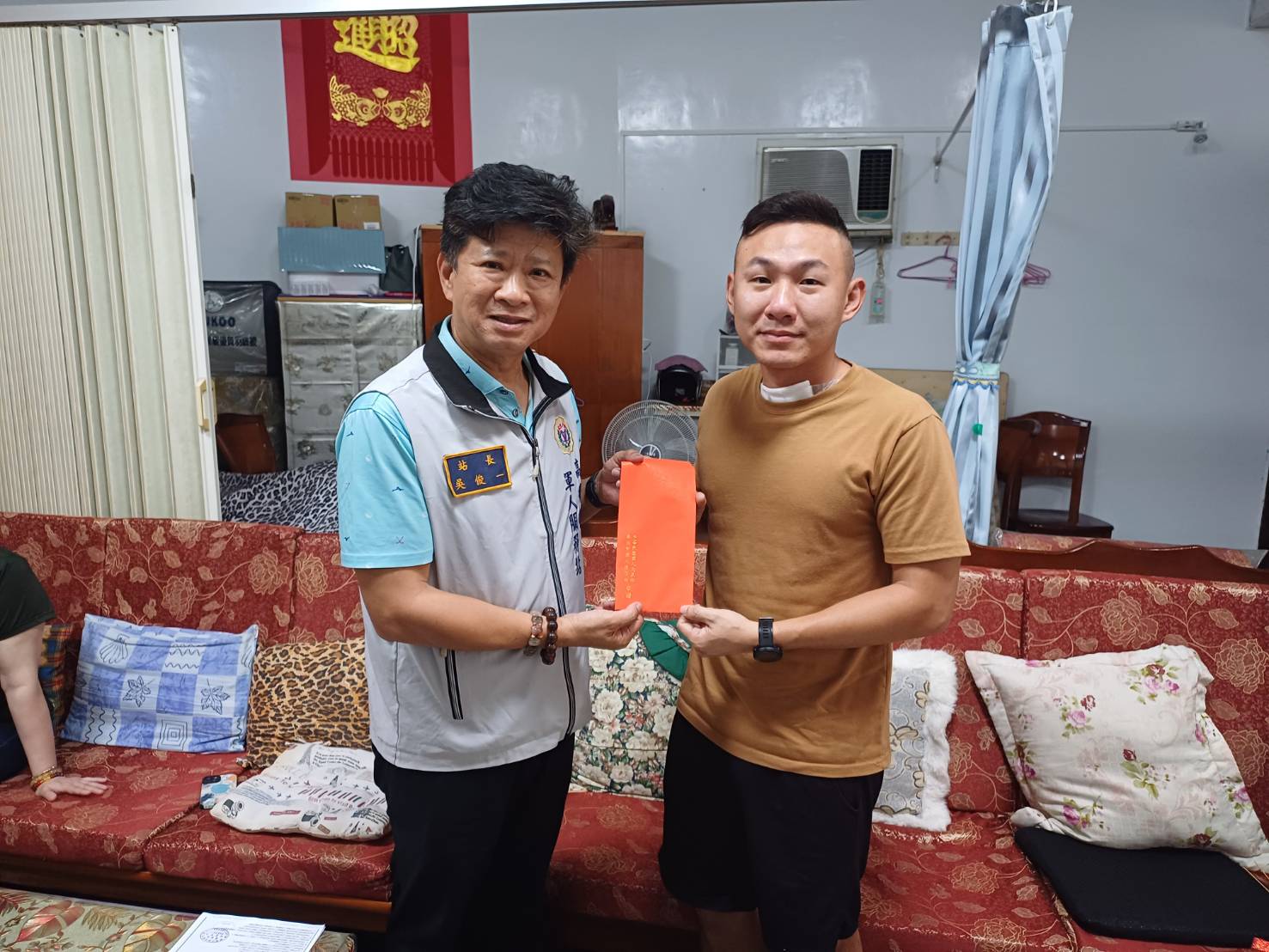 海軍士官長重病治療中　高市軍人服務站前往慰問送暖