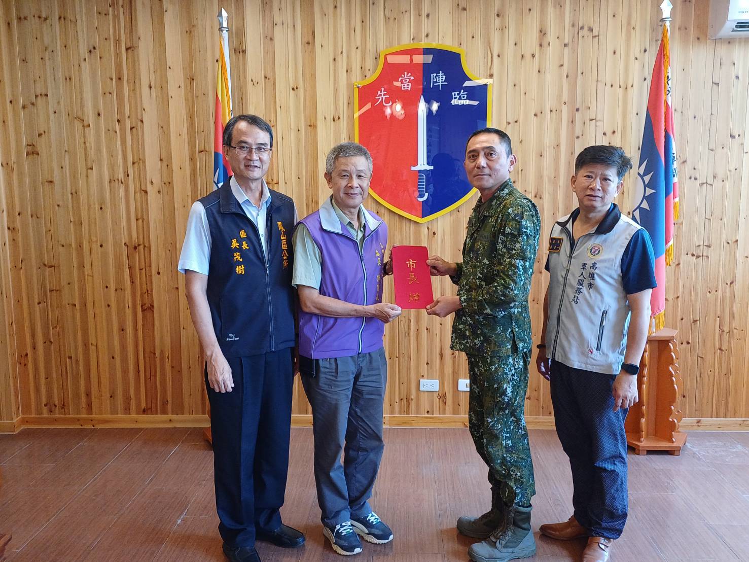 中秋前夕暖心敬軍 高雄市府走訪陸軍、海陸部隊向官兵致敬