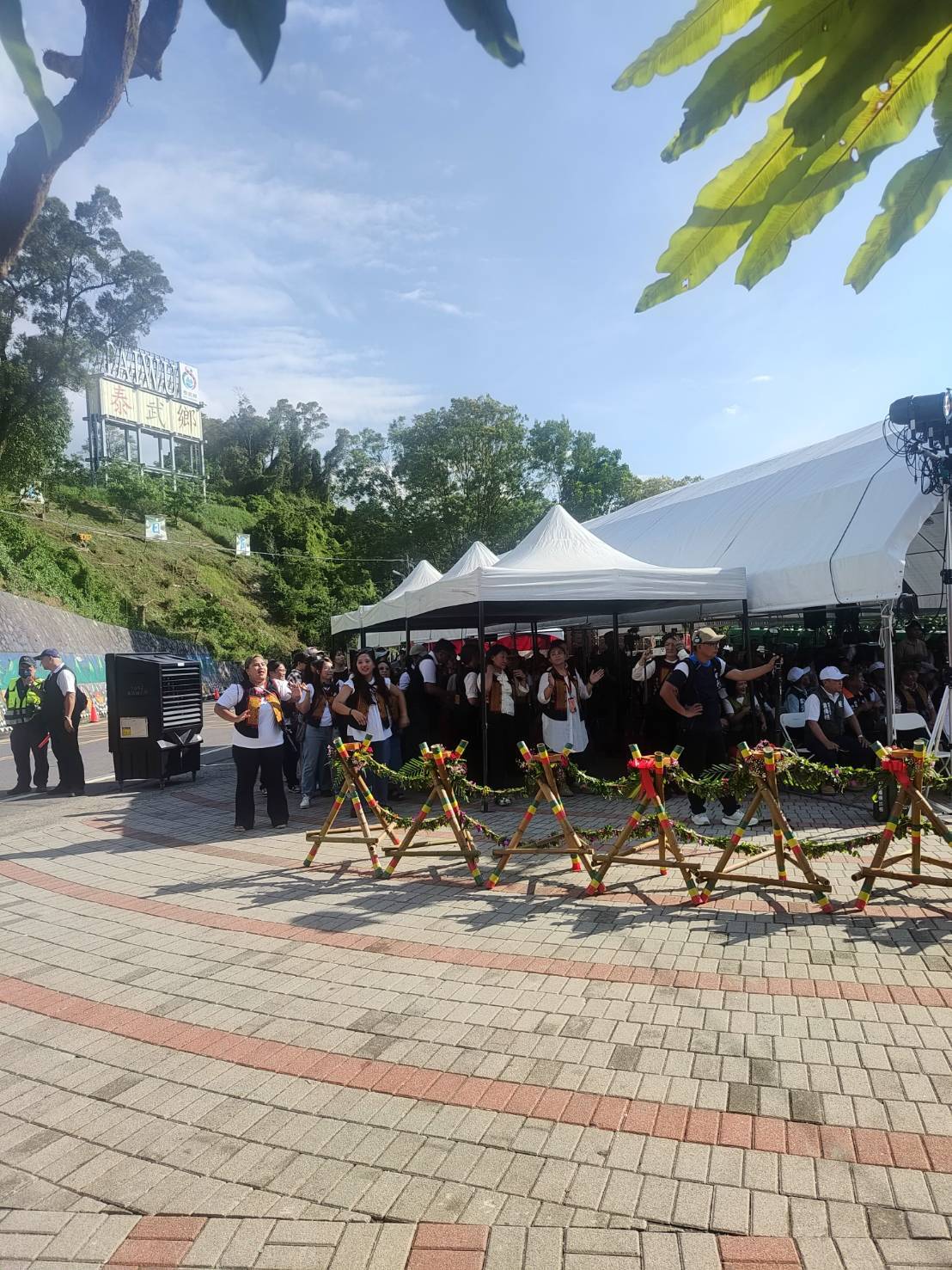屏東縣泰武鄉公共觀景台設置耶穌雕像引爭議　政教分離與公帑運用成社會焦點