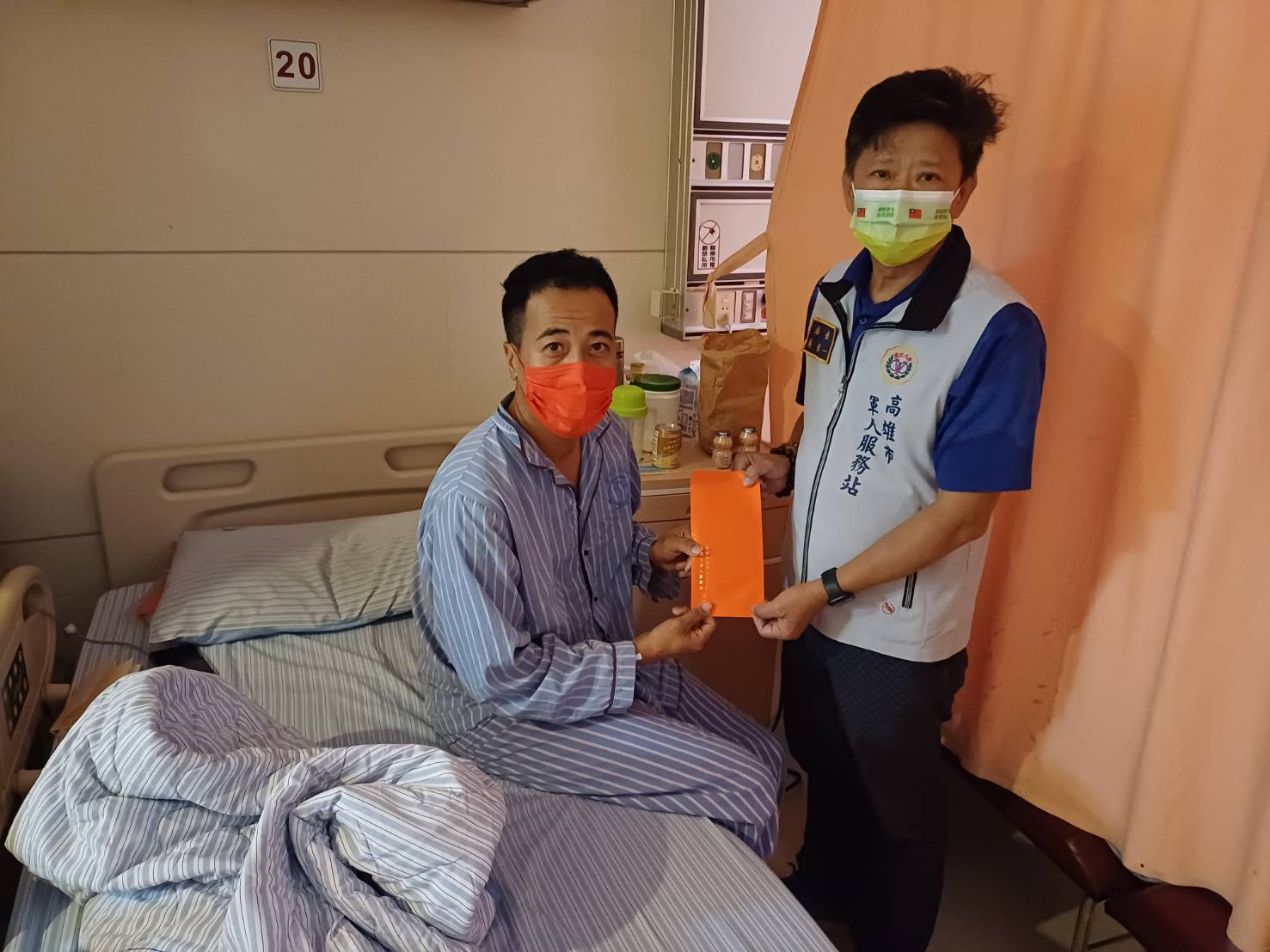 海軍康定軍艦士兵住院治療　高雄市軍人服務站前往慰問表關懷