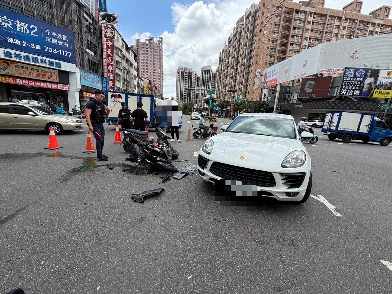 疑左轉未禮讓直行車釀事故 鳳警迅速到場處理並協助送醫