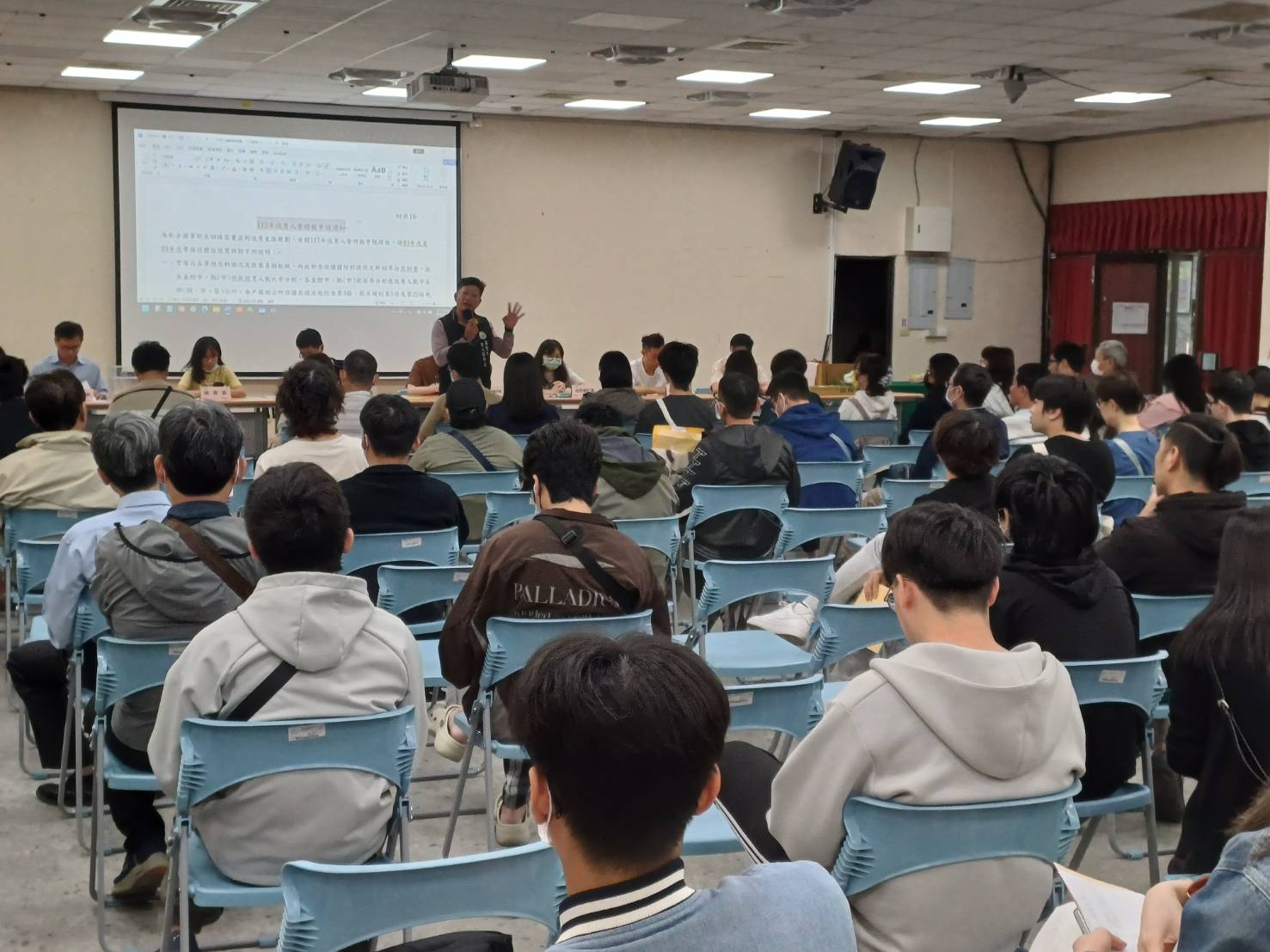 高雄市左營區役男抽籤登場 軍人服務站到場關懷助安心入伍